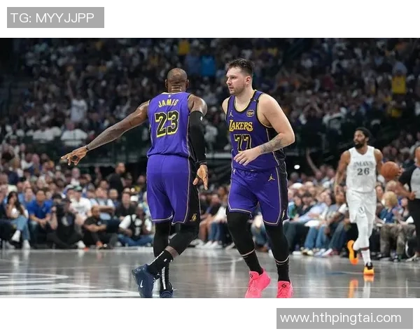 东契奇与里夫斯携手共进展现持球天赋助力湖人未来发展